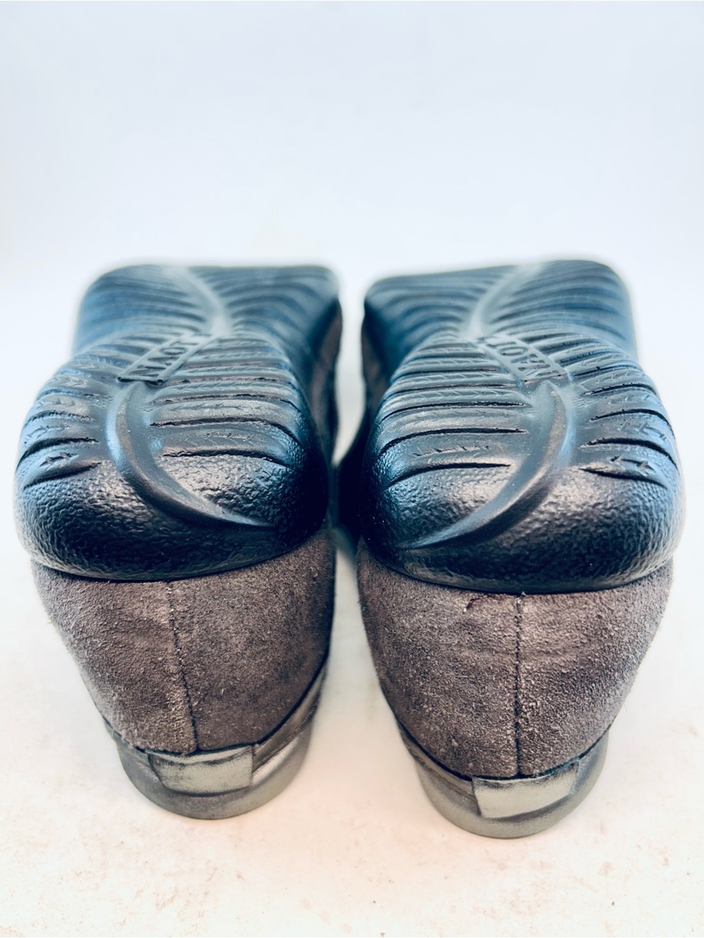 Naot Gray Suede Silver Leather Trim Kirei Flat Mary Janes, size 38 7-7.5 WIDE - Picture 11 of 11